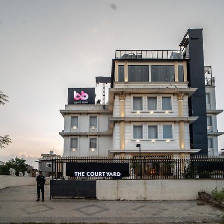 The Courtyard - Beyond Bar & Club Hotel Udaipur Bagian luar foto