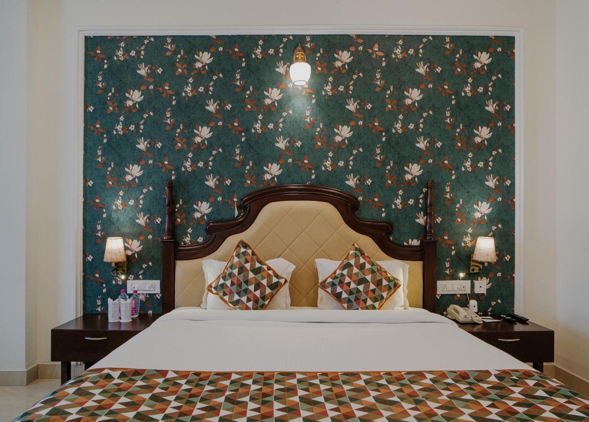 The Courtyard - Beyond Bar & Club Hotel Udaipur Bagian luar foto