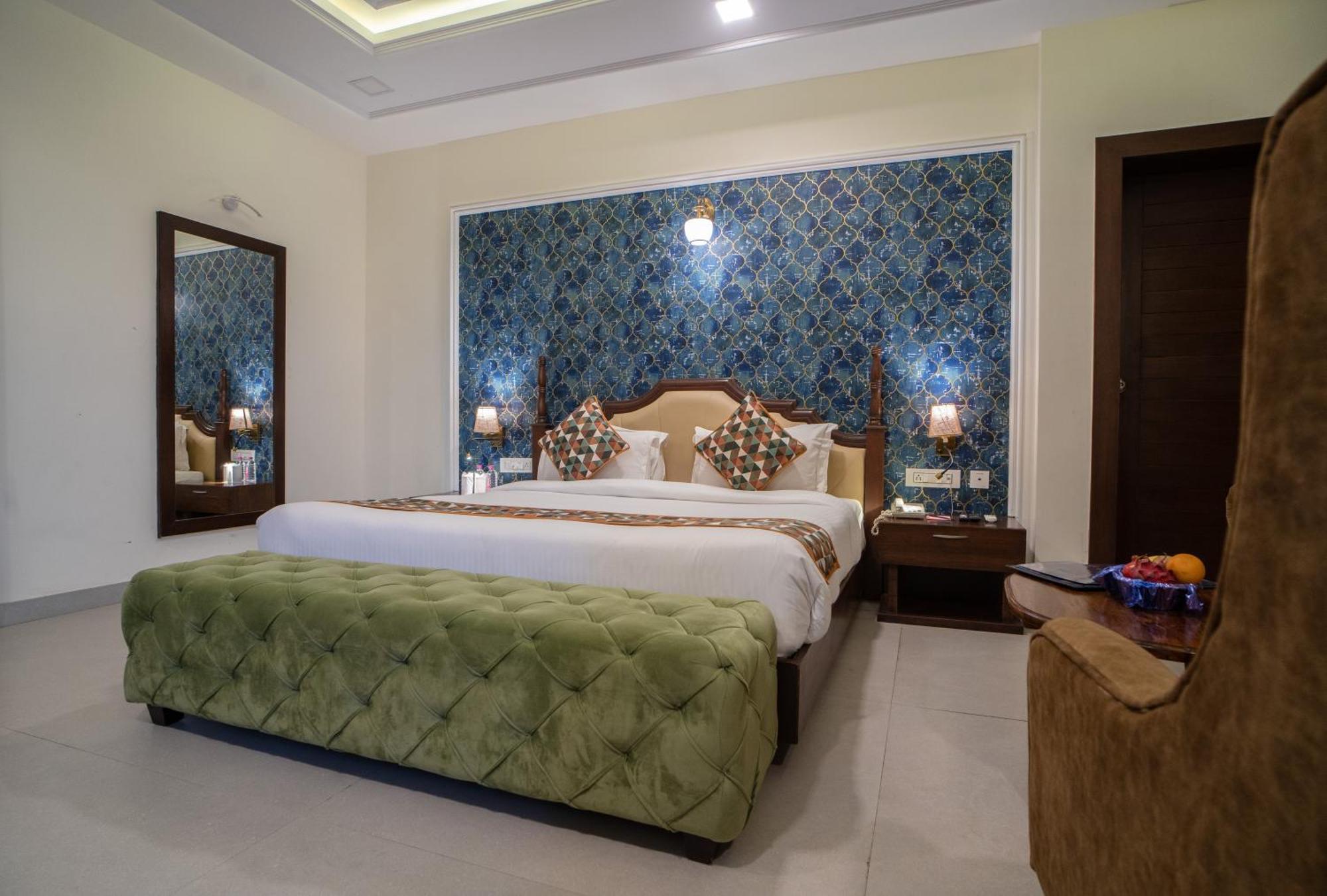 The Courtyard - Beyond Bar & Club Hotel Udaipur Bagian luar foto