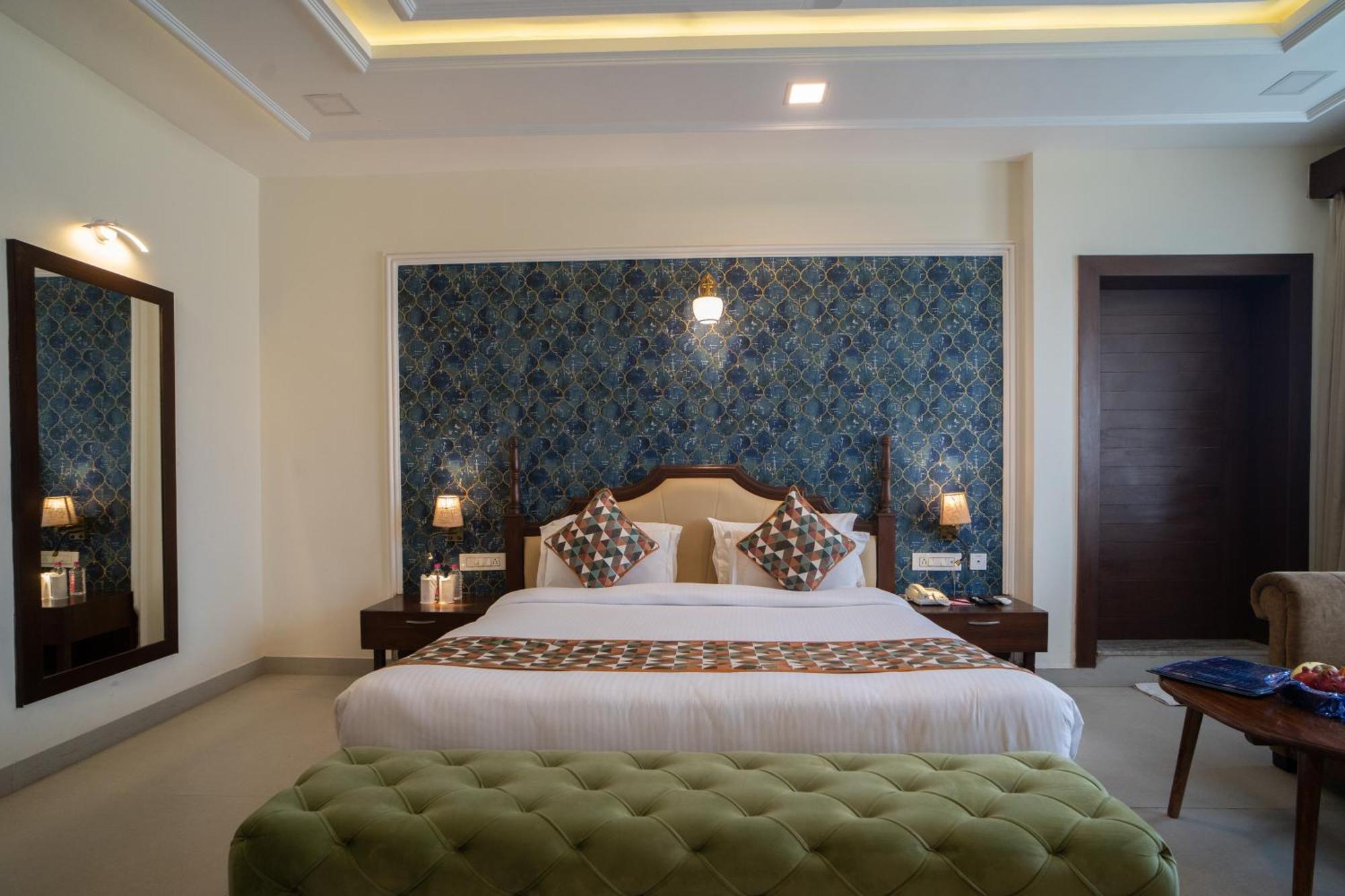 The Courtyard - Beyond Bar & Club Hotel Udaipur Bagian luar foto