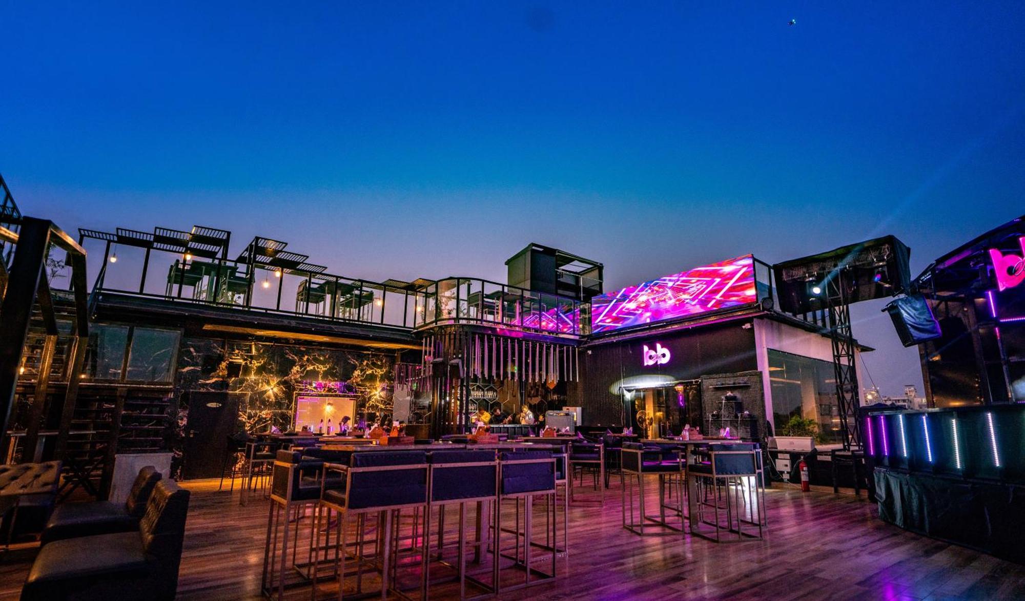 The Courtyard - Beyond Bar & Club Hotel Udaipur Bagian luar foto