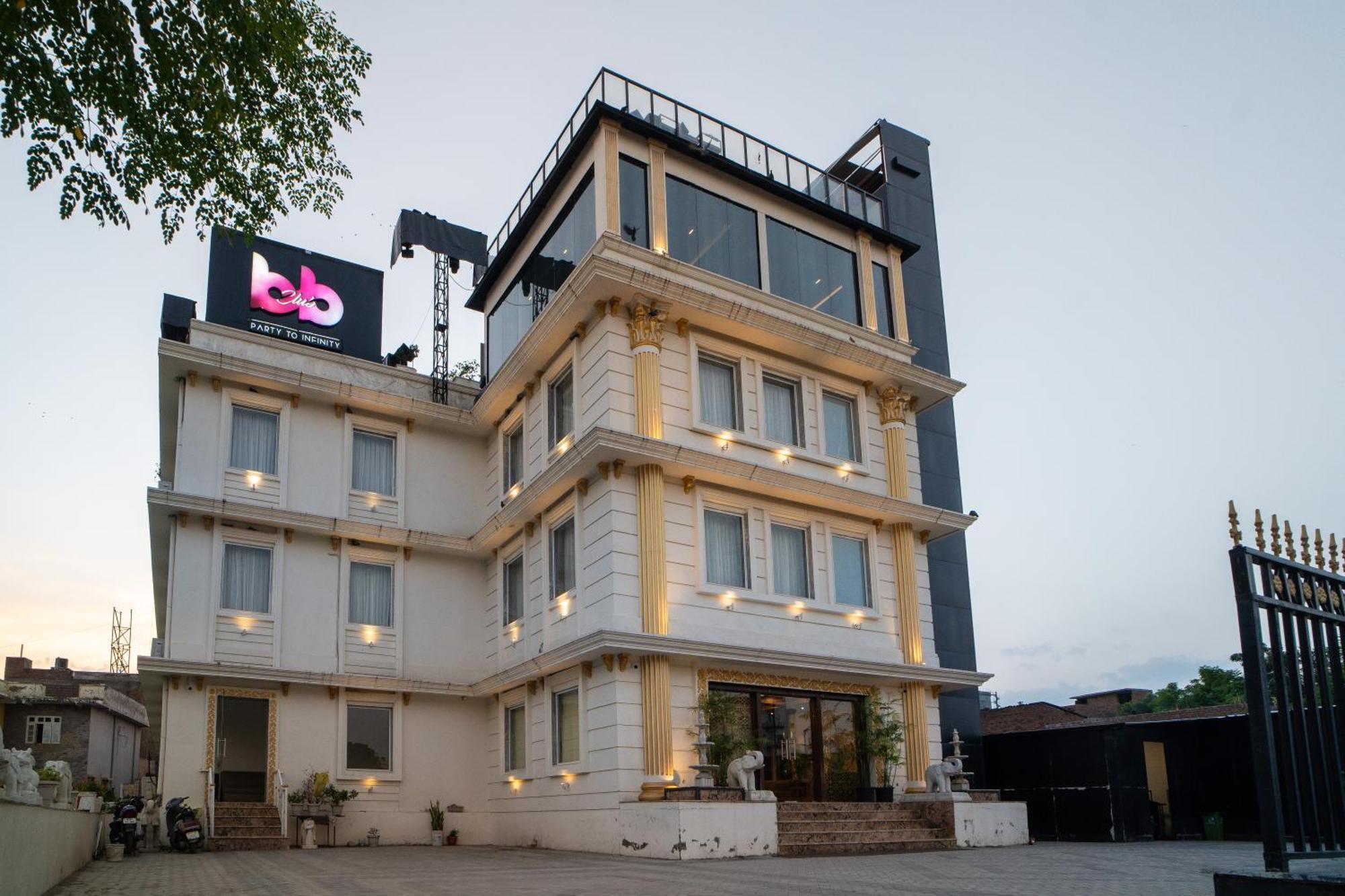 The Courtyard - Beyond Bar & Club Hotel Udaipur Bagian luar foto