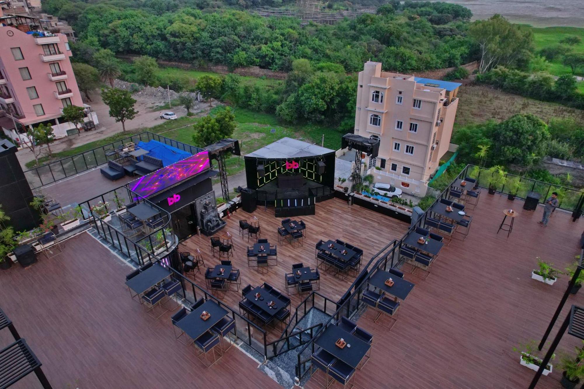 The Courtyard - Beyond Bar & Club Hotel Udaipur Bagian luar foto