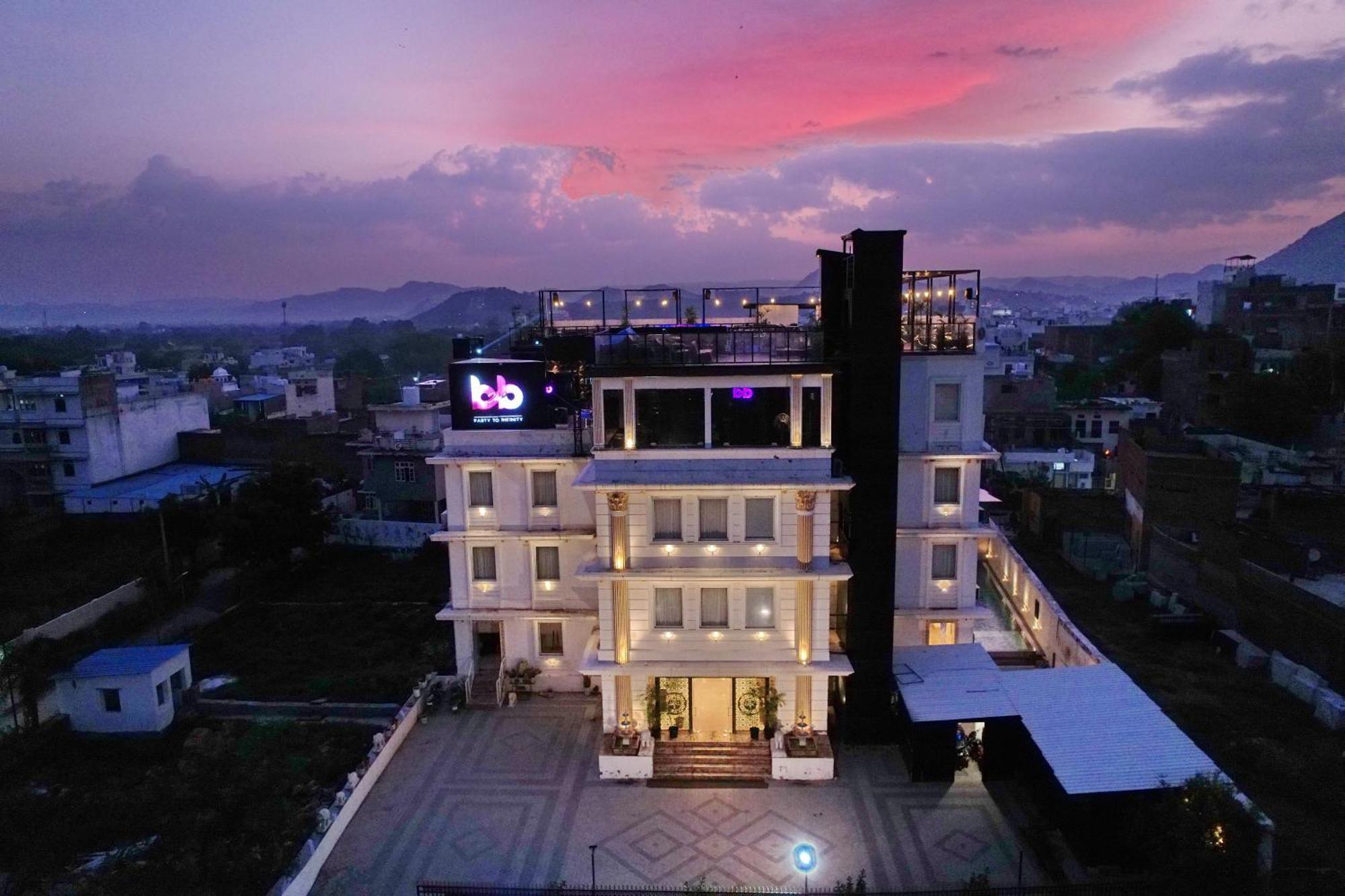 The Courtyard - Beyond Bar & Club Hotel Udaipur Bagian luar foto