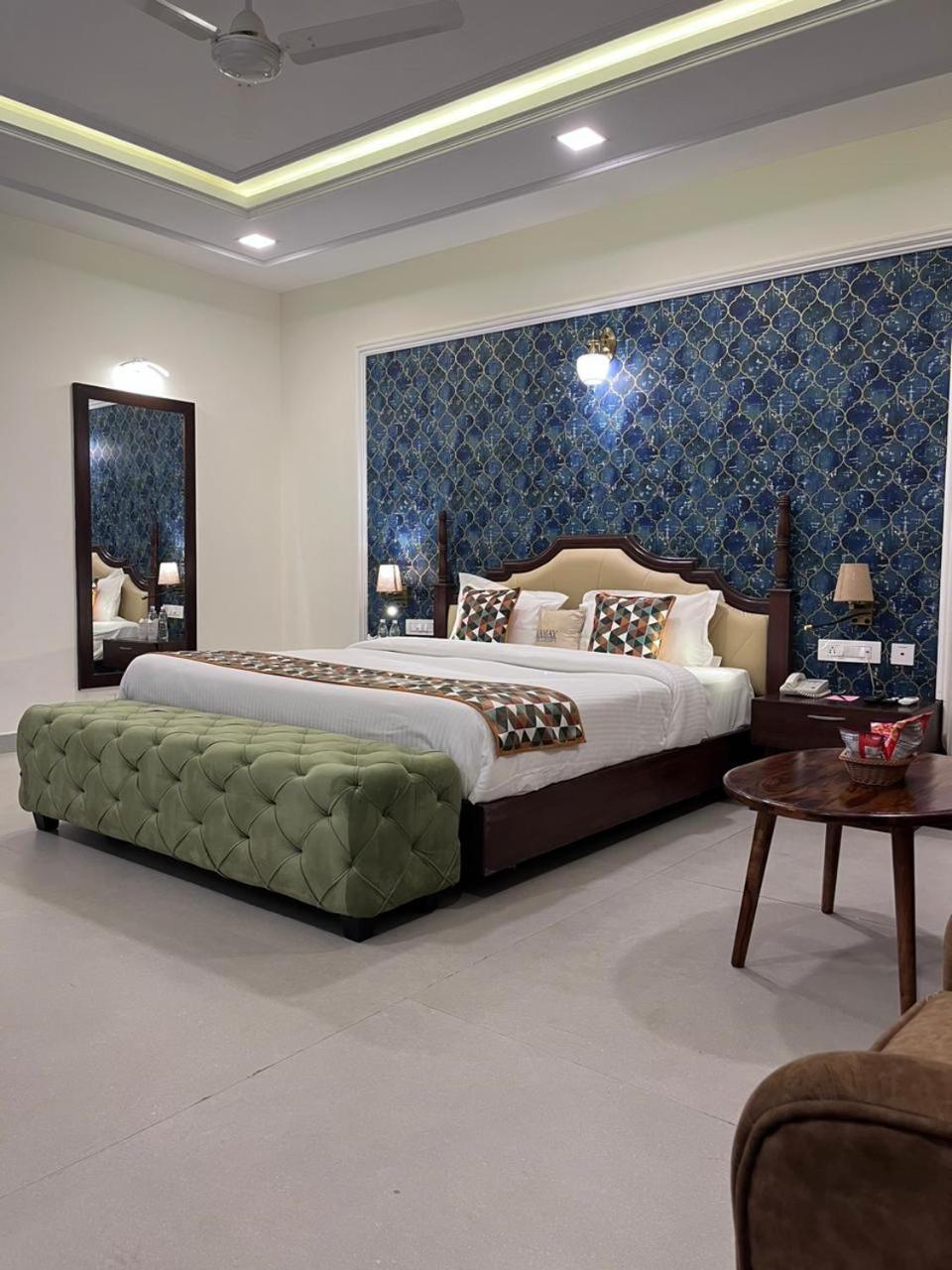 The Courtyard - Beyond Bar & Club Hotel Udaipur Bagian luar foto